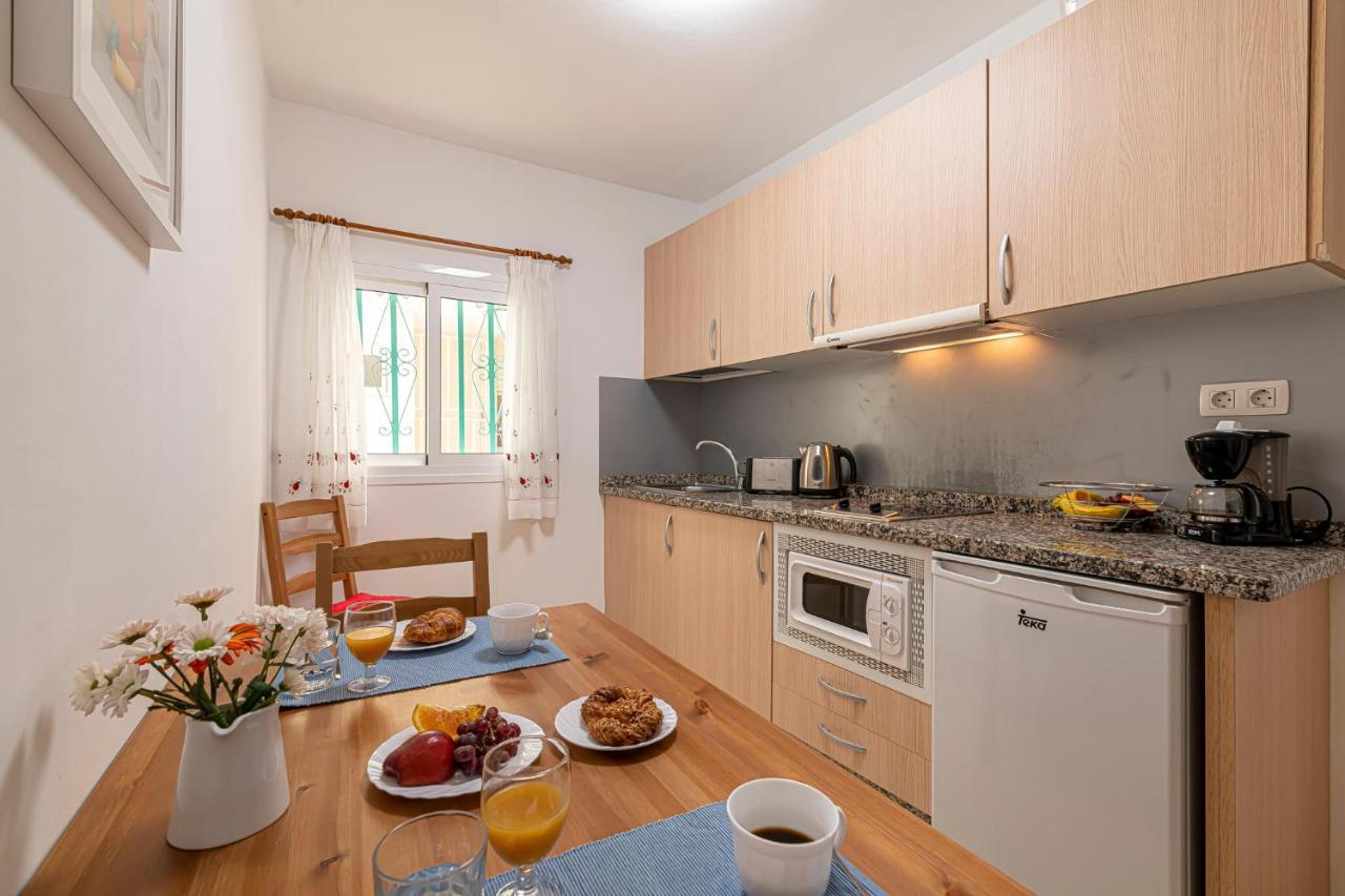 Apartamentos En El Centro De Los Cristianos Арона Экстерьер фото